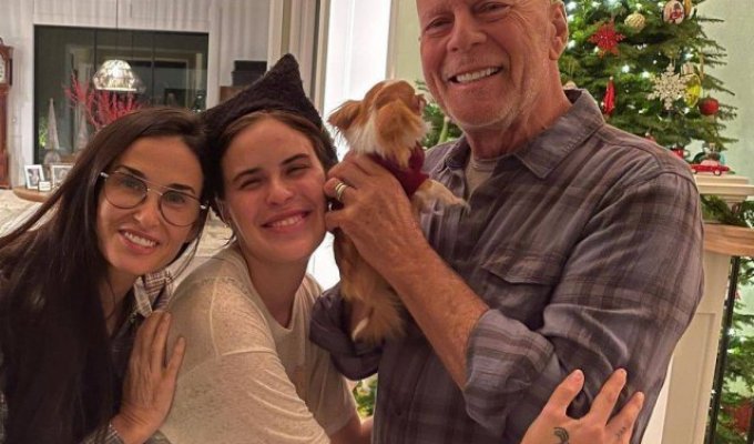 Bruce Willis and his family are preparing for the holidays: what does the actor look like now (3 photos)