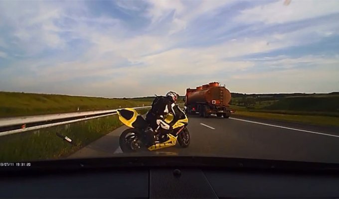 Учитель на мотоцикле - продолжение (4 фото + видео)