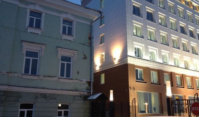 Сравним два здания в центре Томска? (2 фото)
