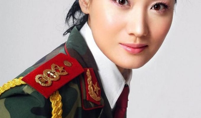 Китайская милиция тоже состоит из красивых девушек (13 фото)