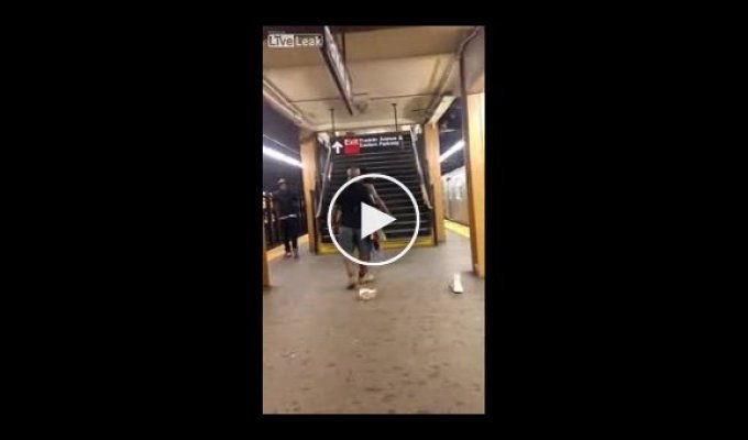 Драка в Нью-Йоркском метро