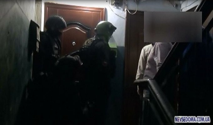 Задержание группировки "черных риелторов" в Москве (16 фото)