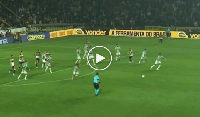 Juventude defender Marcos Paulo runs to the restroom mid-match, then returns