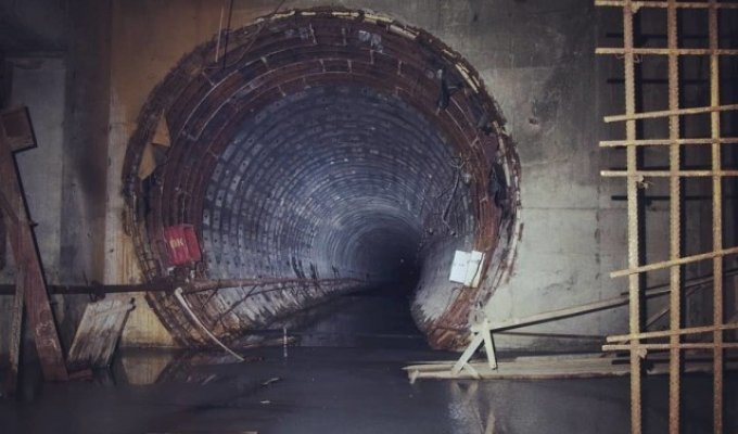 Взгляд изнутри: недостроенное метро в Омске (20 фото)