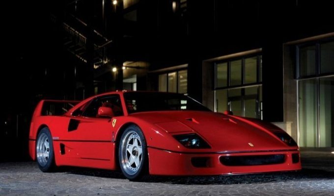 Страничка истории. Легендарный суперкар Ferrari F40 (9 фото + видео)