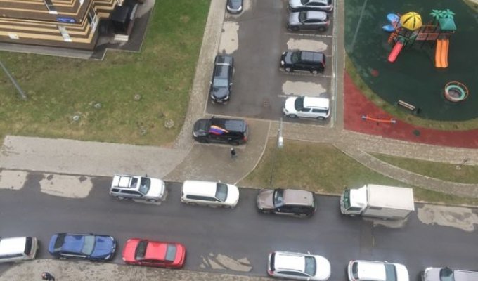 Наказание за парковку на тротуаре (4 фото)