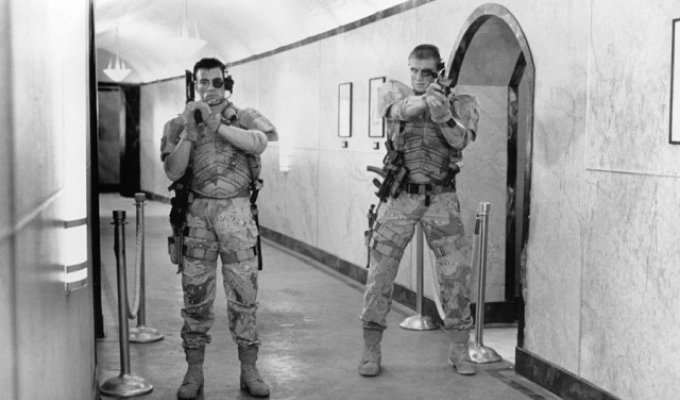 Ван Дамм и Лундгрен: съемки Универсального солдата (5 фото)