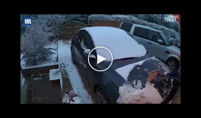 Попросил сына почистить машину от снега, а как не уточнил
