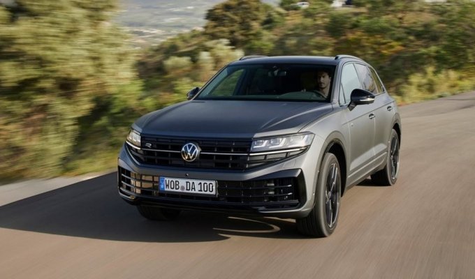 Volkswagen introduced an updated version of the crossover Touareg (29 photos)