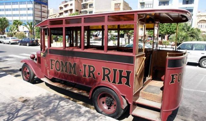 Мальтийские смешные автобусы (17 фотографий)