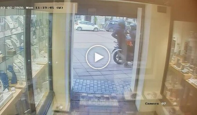 Налетчики ограбили ювелирный магазин при помощи бетонореза