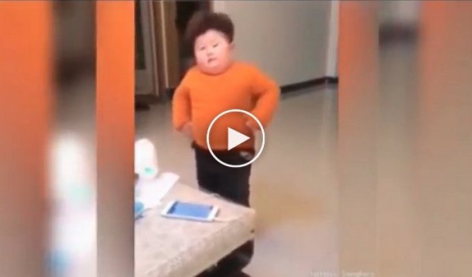 Танцующего китайского мальчика прозвали «мини Ким Чен Ыном» 