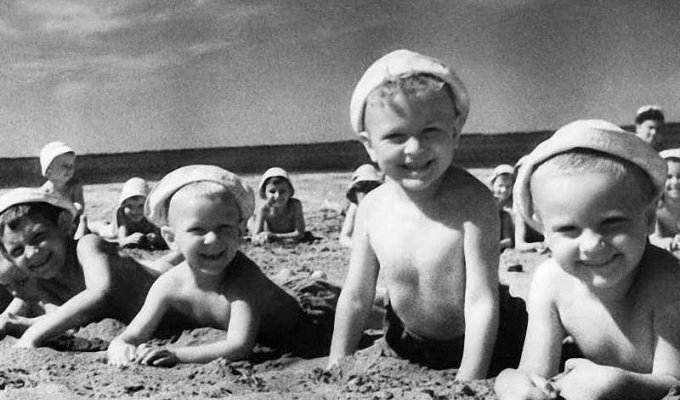 Пляжная жизнь в СССР (44 фото)