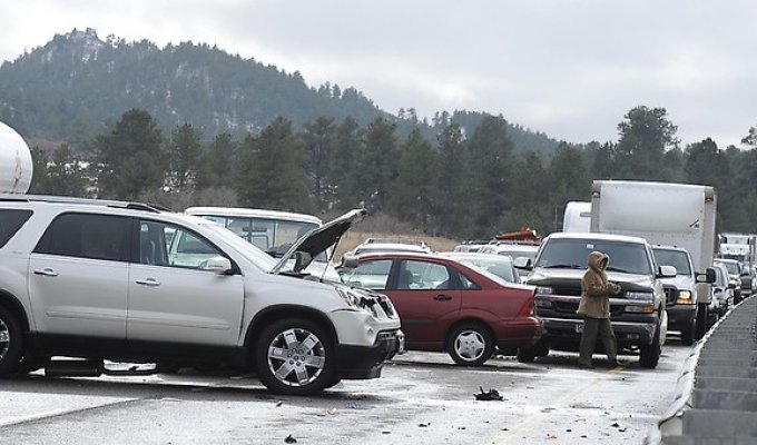 Авария на шоссе I-25 (12 фото)