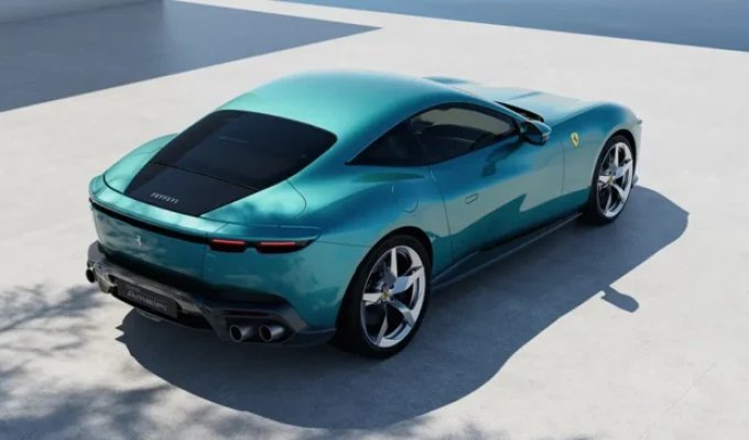 Ferrari представила новый переднемоторный гранд-турер Amalfi (12 фото)