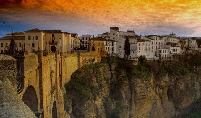 Floating over the Ronda Gorge: an extraordinary city on the rocks (14 photos)