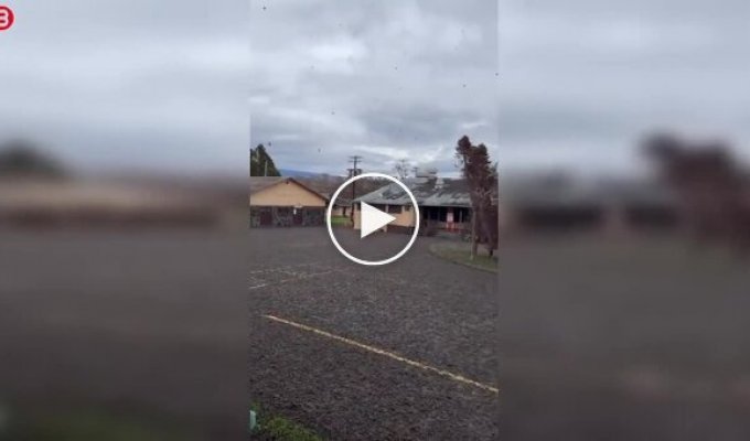 На Гавайях вулкан Килауэа выбросил «дождь» из камней