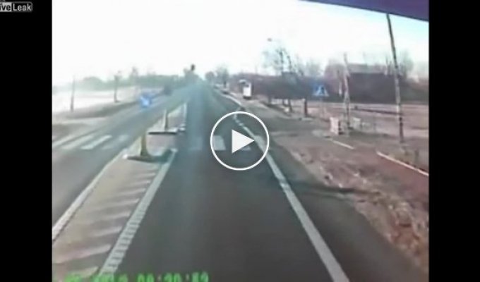 Лобовая авария двух грузовиков в Польше