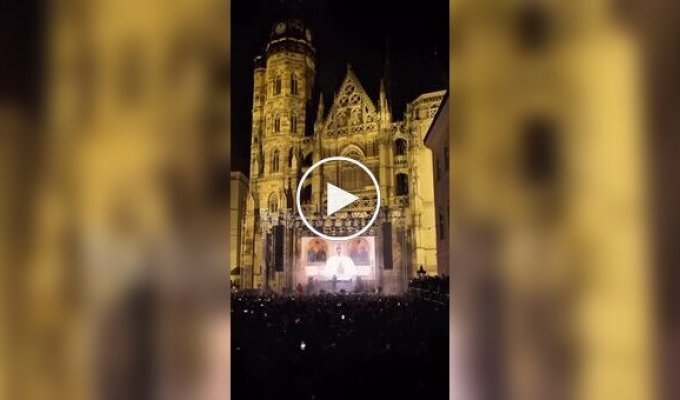 По благословению папы Льва у собора в Словакии провели рейв-концерт