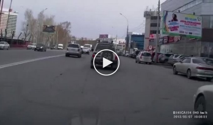 Девочка на учебном авто попала в аварию. Новосибирск