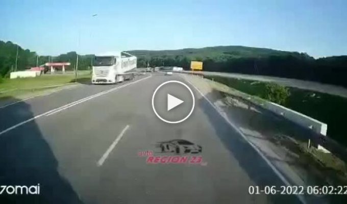 Сон водителя большегруза привел к серьезному ДТП на Кубани