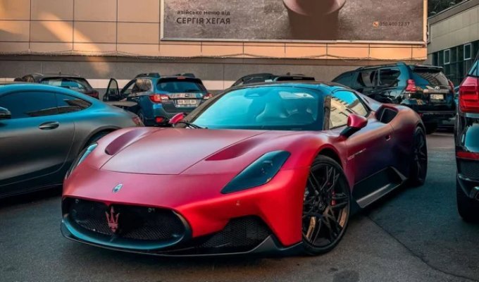 In Kyiv spotted a 700-horsepower Maserati supercar (3 photos)