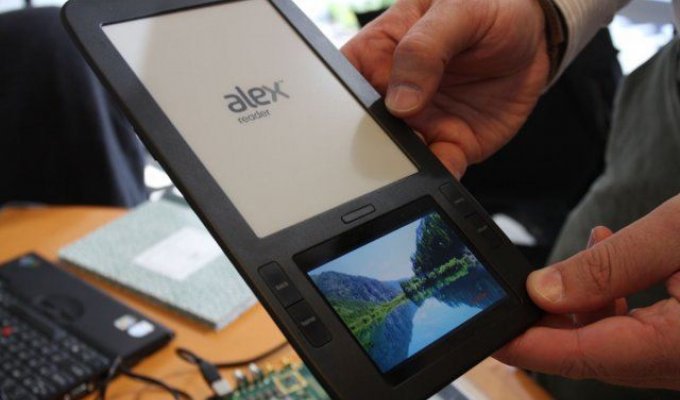 Alex Reader - электронная книга с двумя дисплеями (10 фото + видео)