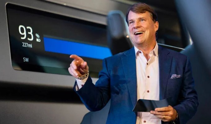 Руководитель Ford предупреждает о возможном снижении продаж электромобилей вдвое (3 фото)