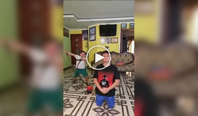 Ігри з молодшим братом прекрасні
