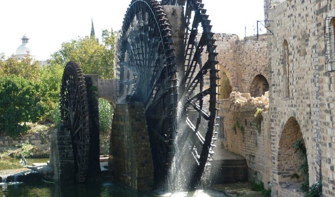 Giant ancient elevator wheels. Who created them and why (5 photos)
