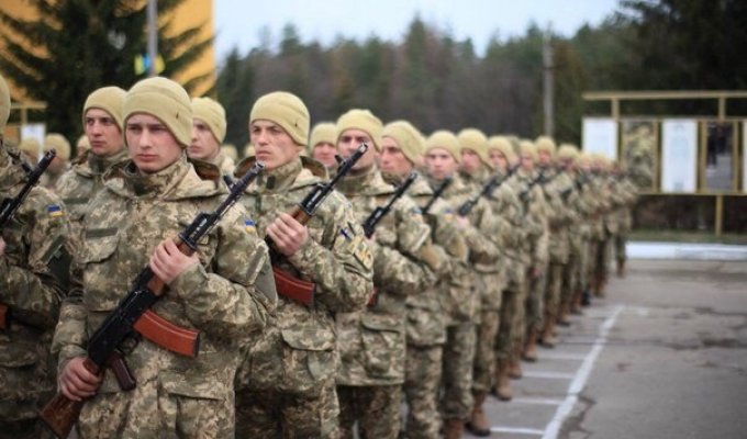 На Львовщине почти полтысячи контрактников составили Военную присягу на верность украинскому народу (4 фото)