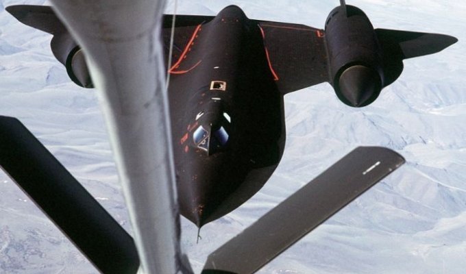 Опасная дозаправка самолетов в воздухе (50 фото)