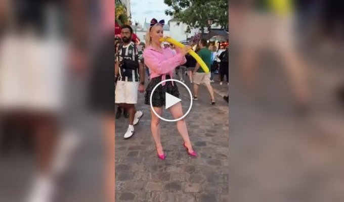 Unusual trick with a balloon