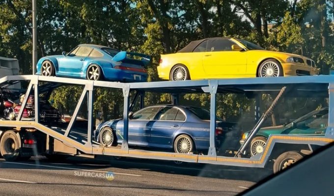 Rare sports cars spotted on a car transporter in Ukraine (2 photos)