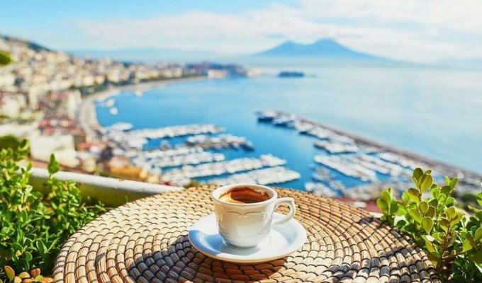 Why Italians don't drink coffee with milk in the afternoon (5 photos)