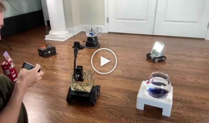 Парень сделал управляемый аквариум для своей рыбки