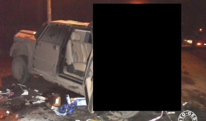 В Риге разбили люксовый внедорожник Dartz Kombat (2 фото)