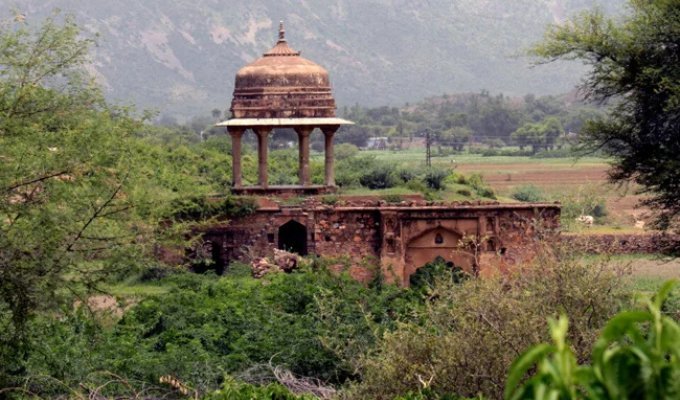 Bhangarh - The Cursed Ghost Town in India Where You Don't Go at Night (12 photos)