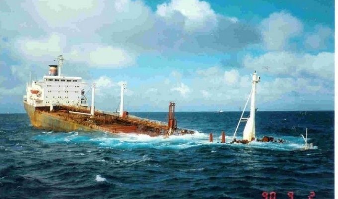 Аварийные ситуации на морских судах (19 фото)