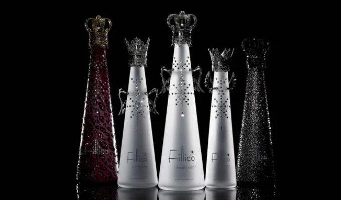 Japanese ultra-luxury bottled water can cost up to $ 10,000 per liter (2 photos + 1 video)