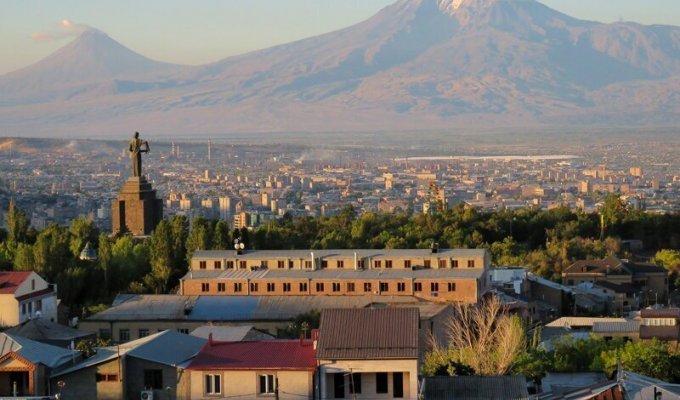 Ереван. Часть 1: парк Ахтанак и пейзаж с Араратом (60 фото)