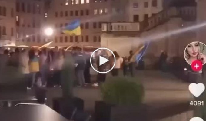 Россиянка призвала Путина ударить по собравшимся на мирный митинг украинцам в Дрездене, в котором и сама же находится