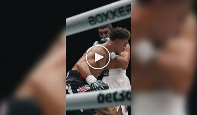 Disrespectful to the opponent, but a beautiful dodge from blows