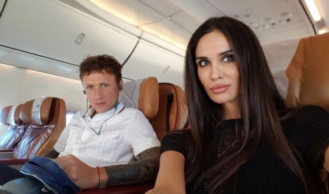 Хакеры опубликовали украденные голые фото Аланы Мамаевой, жены футболиста Павла Мамаева (2 фото)