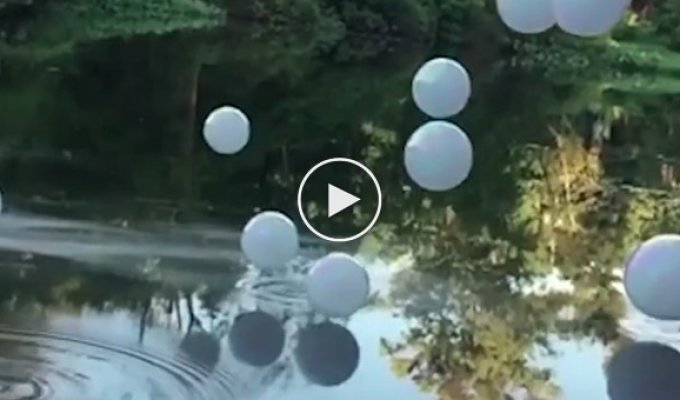 Вейперы показвают как правильно играться с мыльными пузырями