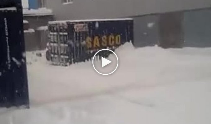 A harsh way to clear snow in Magadan