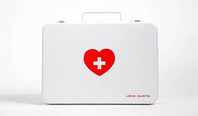 Аптечка для разбитых сердец (10 фото)