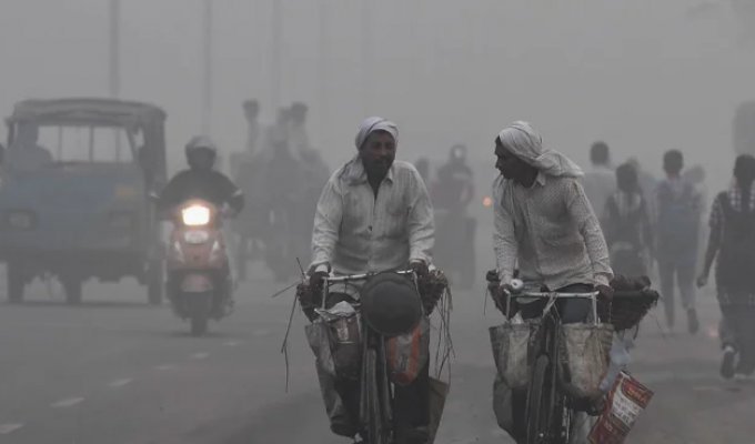 A car older than 15 years? No gasoline for you! Ban in Delhi (5 photos)