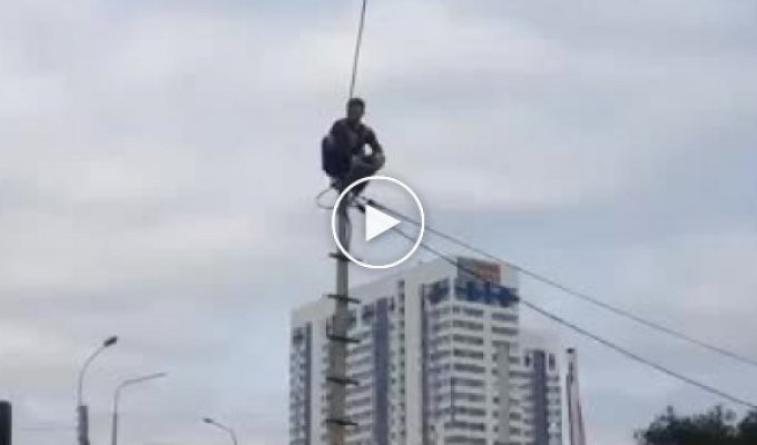 В Ростове на Дону мужчина решил использовать столб для суицида