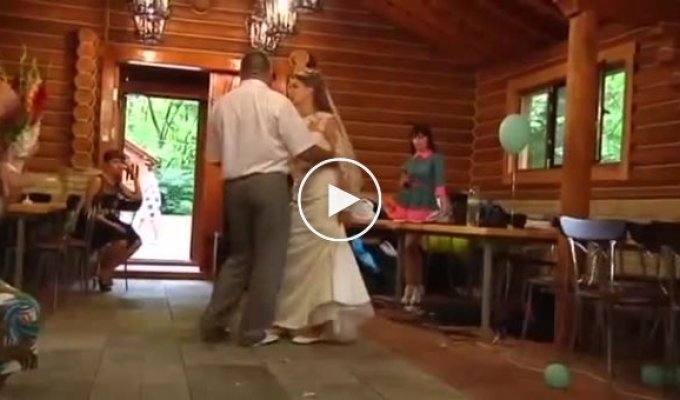 Неожиданный танец отца и дочери на свадьбе